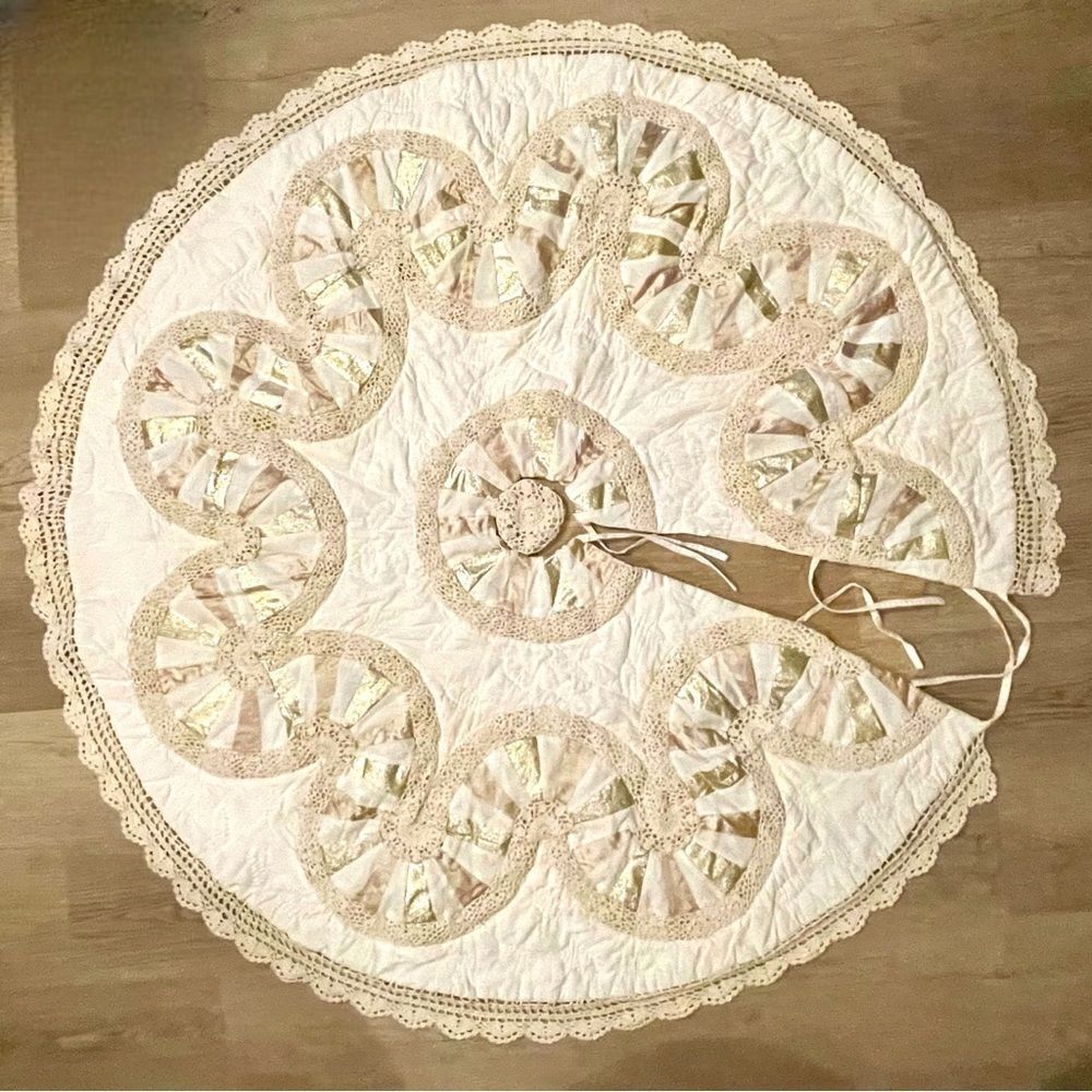 Vintage Quilted Lame Patch Crochet Trim Round Spilt Tie Tree Skirt Handmade